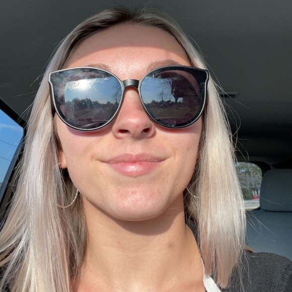 Meet your Posher, Leigh anne - Picture 1 of 1